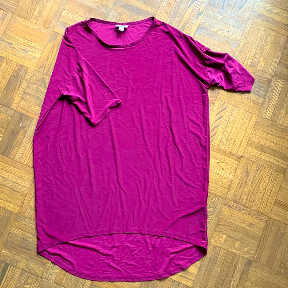 LuLaRoe - I don’t remember what kind of shirt this is 🤣